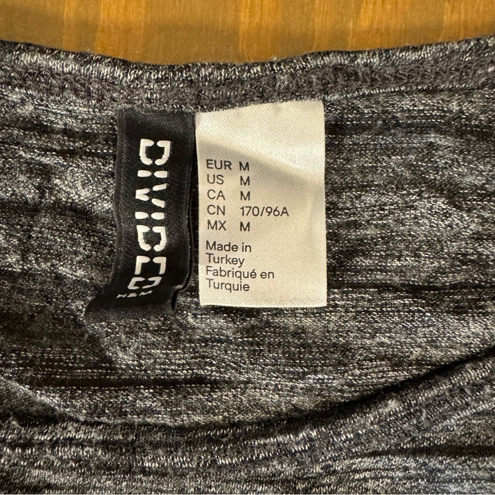 4/$20 H&M Darling Heart Gray Boxy T-Shirt Top - Picture 9 of 11